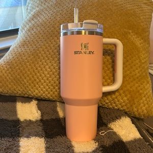 EUC Stanley Quencher H2.0 Flowstate Tumbler 40oz